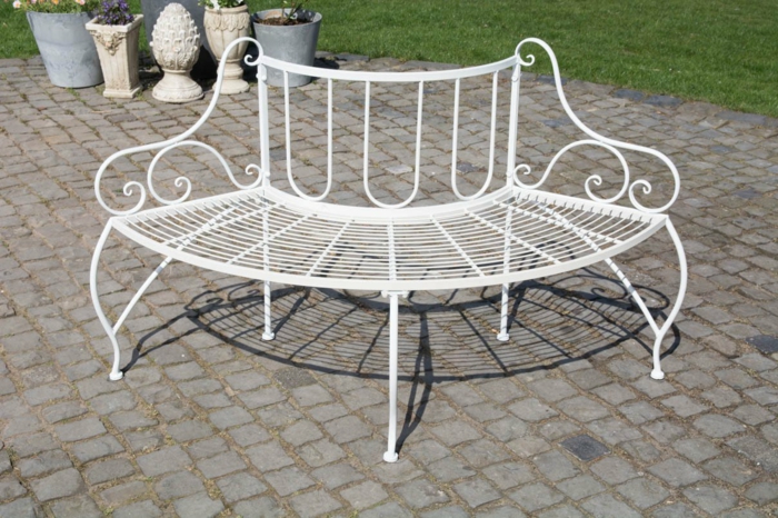 par exemple c'est un banc de jardin en métal 