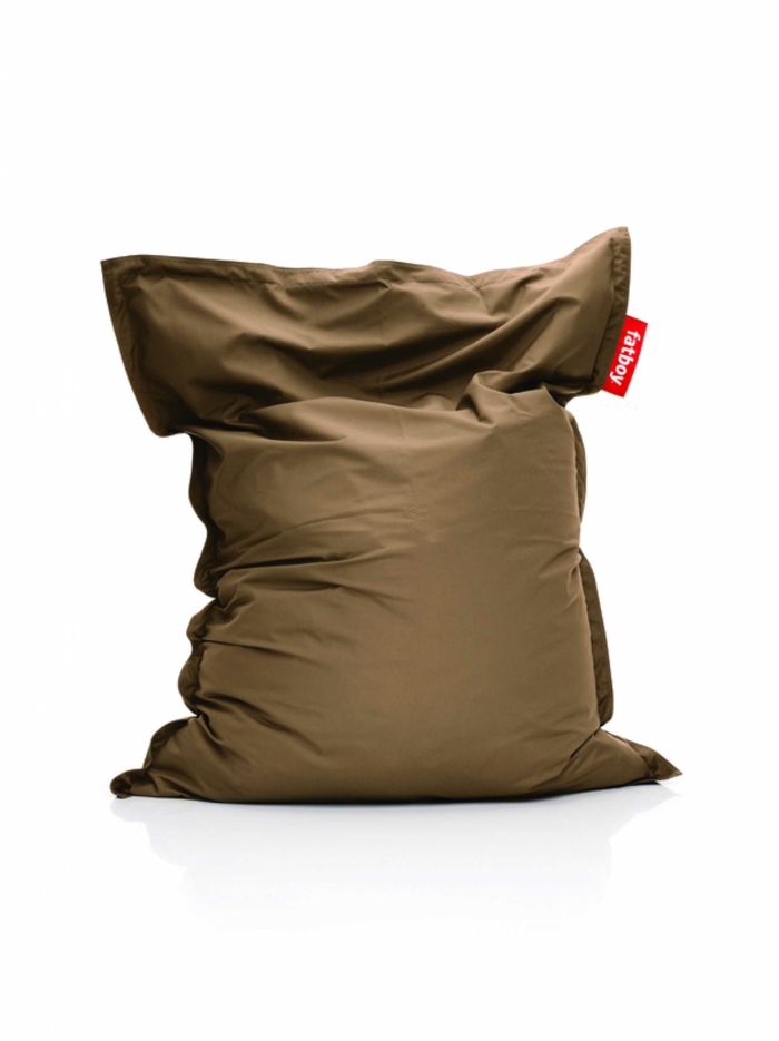 par exemple c'est un original pouf géant pour l'extérieur en couleur cacao