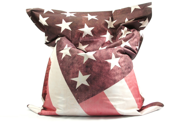 par exemple c'est un pouf géant dessin drapeau americain