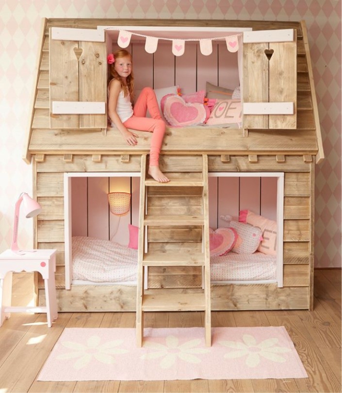 chambre enfant en rose lit cabane fille