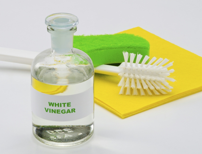 vinaigre blanc pour nettoyer votre canapé en tissu