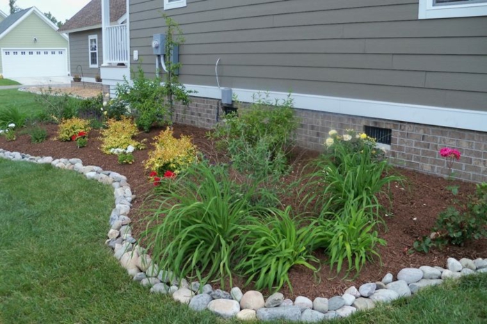 bordure jardin petites pierres