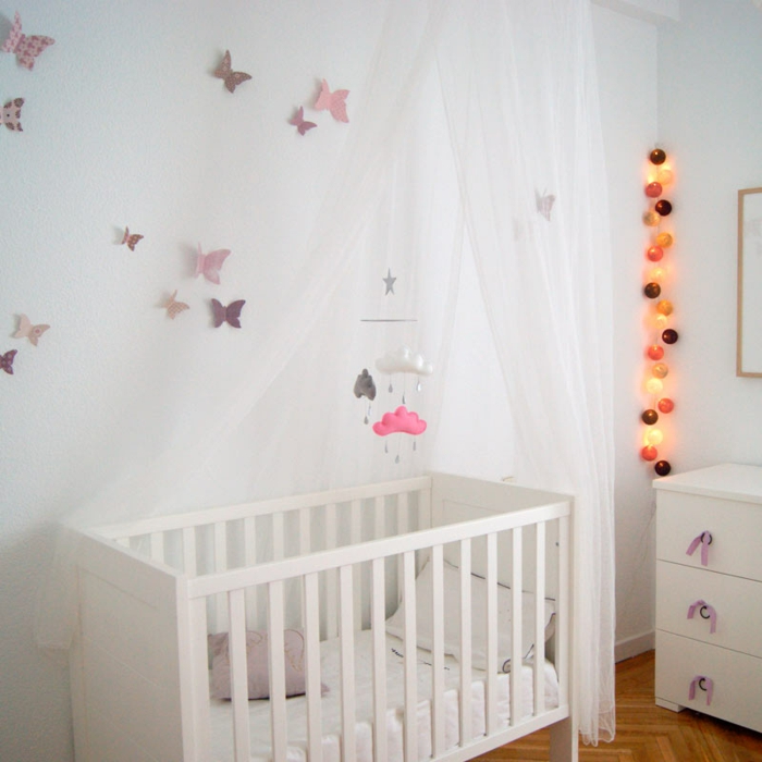 chambre bébé guirlande lumineuse déco