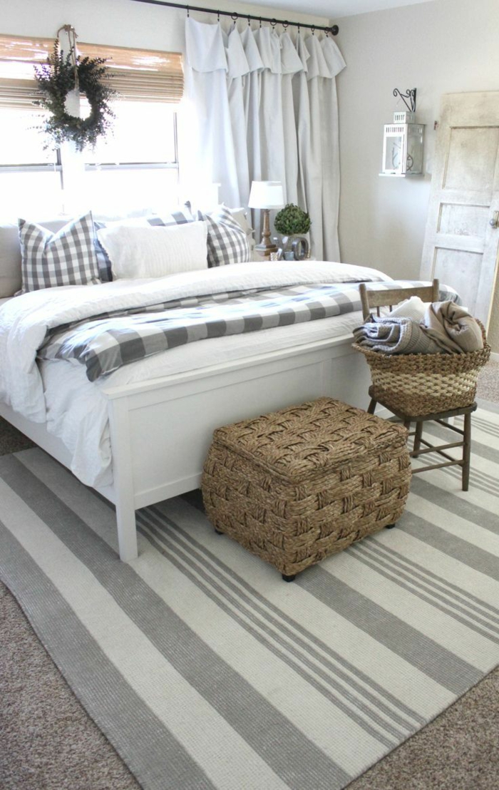 Style rustique dans une chambre avec un meuble bout de lit panier meuble bout de lit