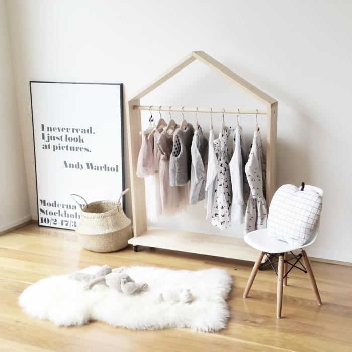 chambre montessori idée comment ranger les vêtements