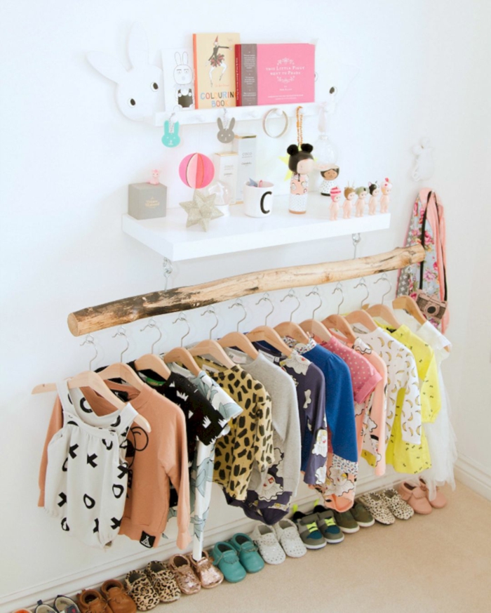 comment organiser les vêtements dans la chambre montessori