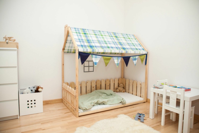 lit cabane montessori chambre enfant parquet stratifié