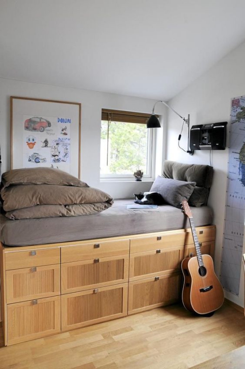 lit pour petit espace un matelas mis sur une grande commode