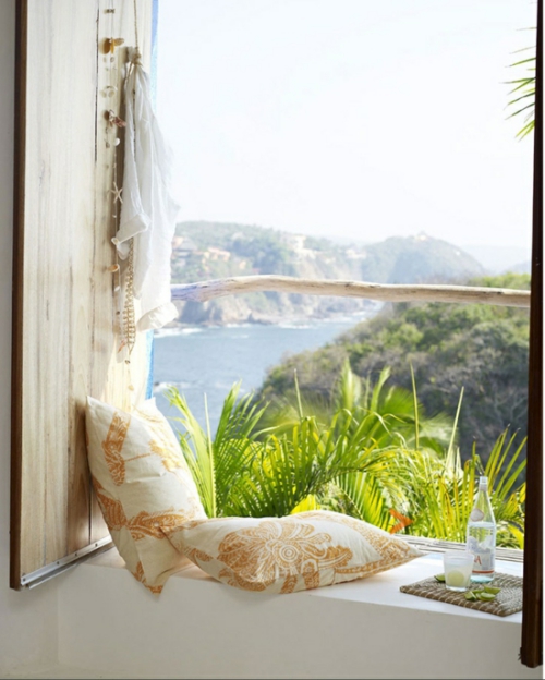 décoration petit balcon belle vue sur une baie