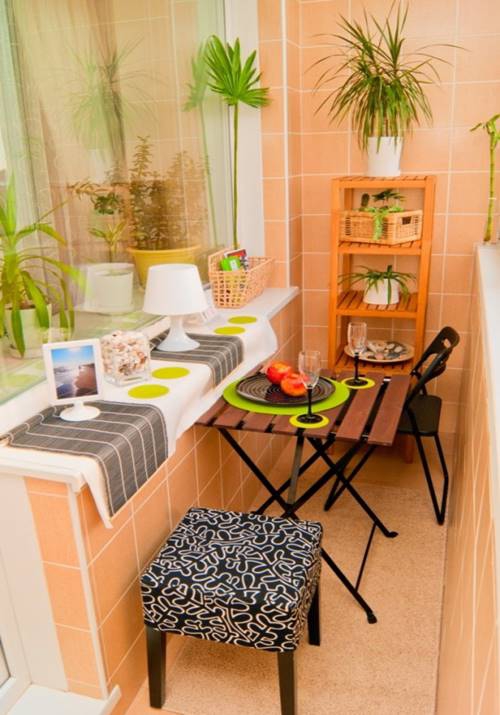 décoration petit balcon terrasse fermée en carrelage