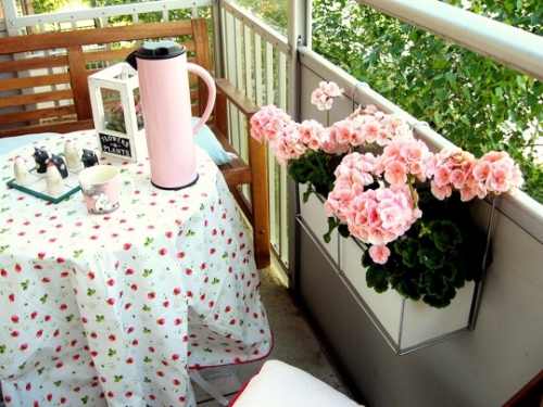 idée barrière balcon canapé en bois
