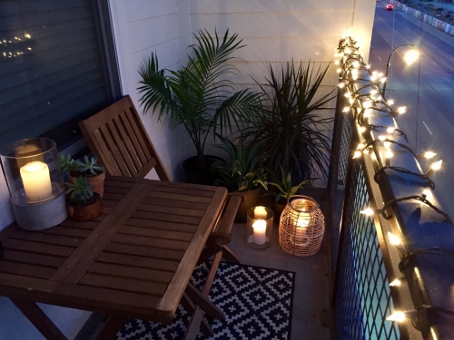éclairage balcon petite terrasse et garde-fou en grille