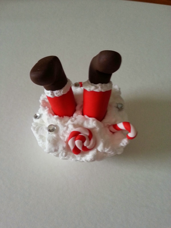 déco de Noël en pâte fimo les pieds de Père Noël