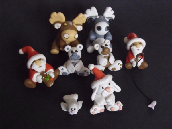 déco de Noël en pâte fimo rennes et Pères Noël