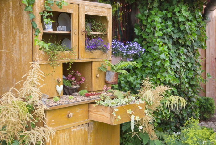 déco jardin récup avec commode