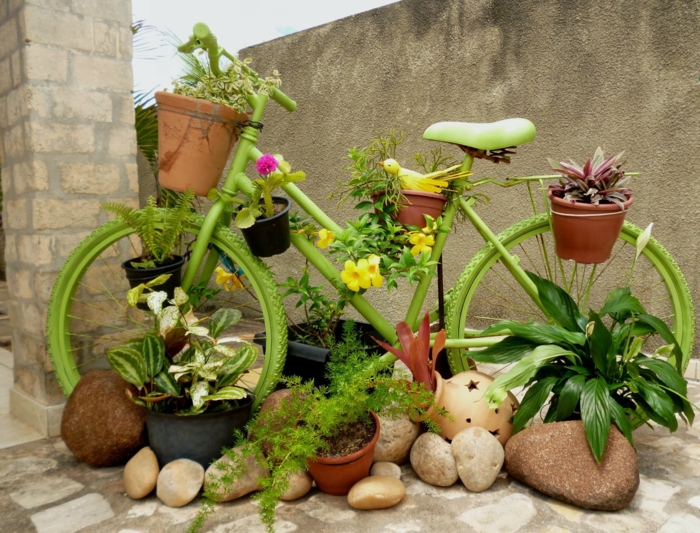 déco jardin récup avec un vélo
