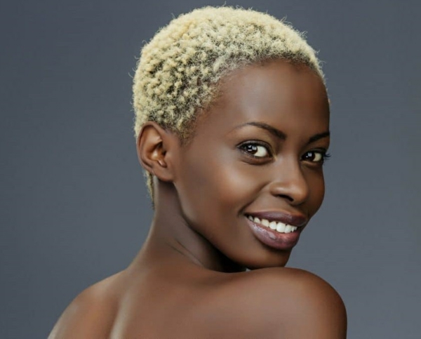 Contouring peau noire en 4 étapes faciles donner de la brillance