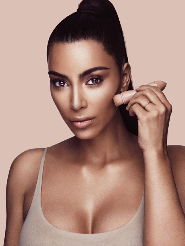 Contouring peau noire en 4 étapes faciles kim kardashian