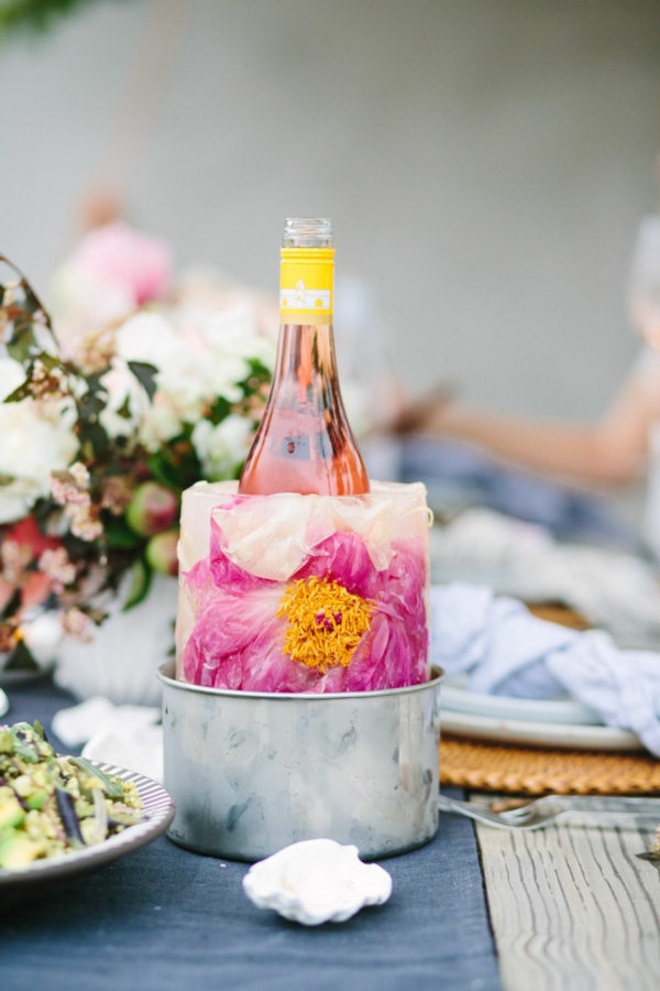 idée décoration de table seau à glace fleuri soirée entre amis