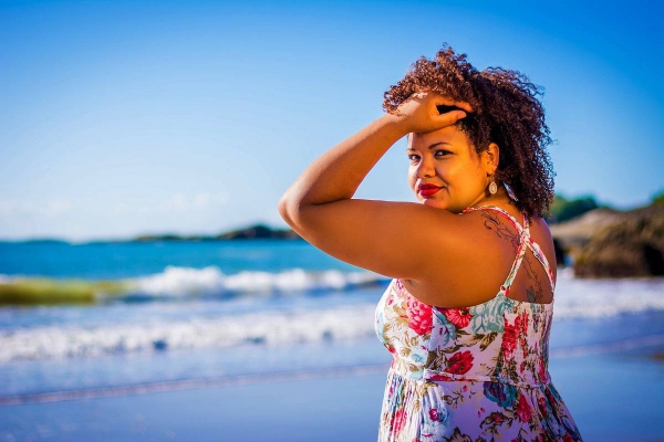 maquillage à la plage rouge à lèvres vif