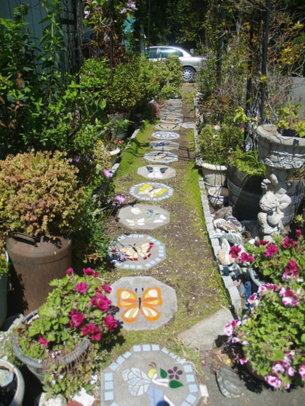 diy dalles de cheminement décorées avec des papillons