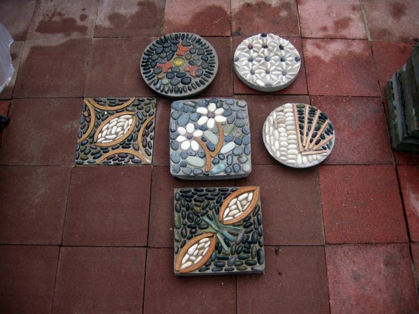 diy dalles de cheminement en béton et pierres