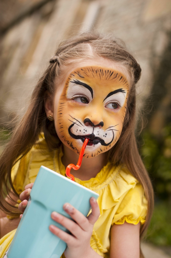 maquillage halloween enfant fille lionne