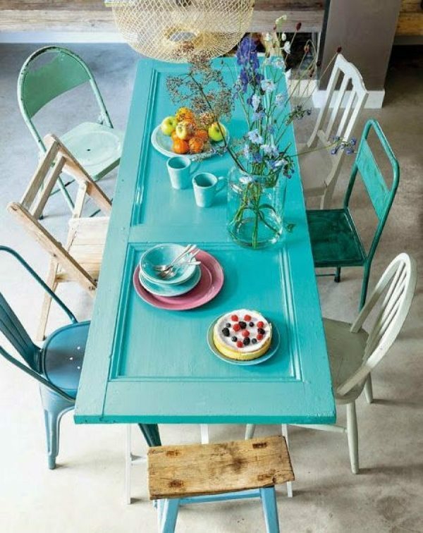 transformer une vieille porte en bois en meuble pratique table vintage salle à manger