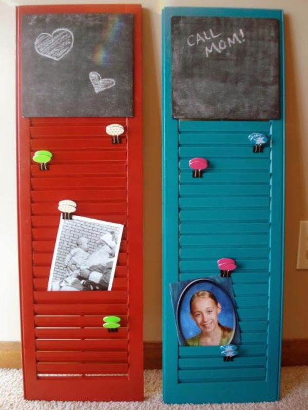 transformer une vieille porte en bois en meuble pratique tableau pense-bête cuisine