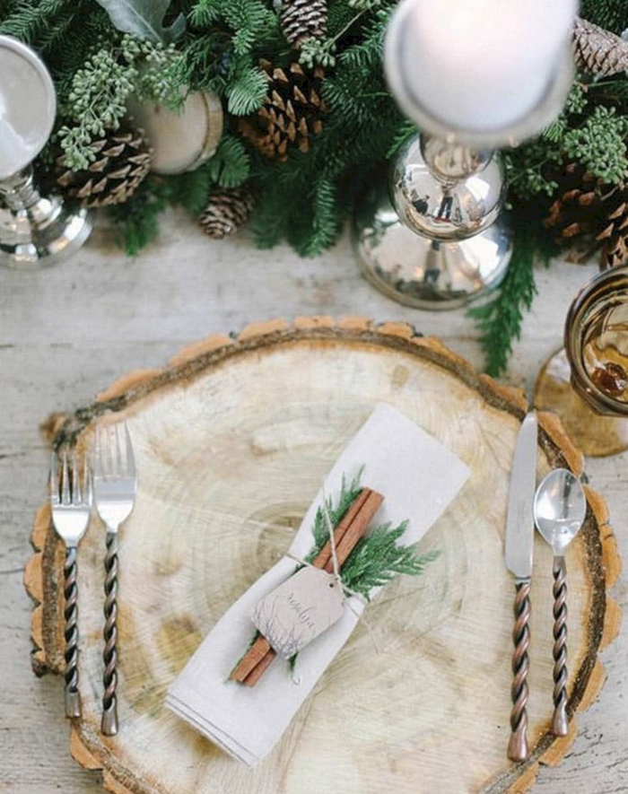 assiette de Noël déco bâtonnes cannelle