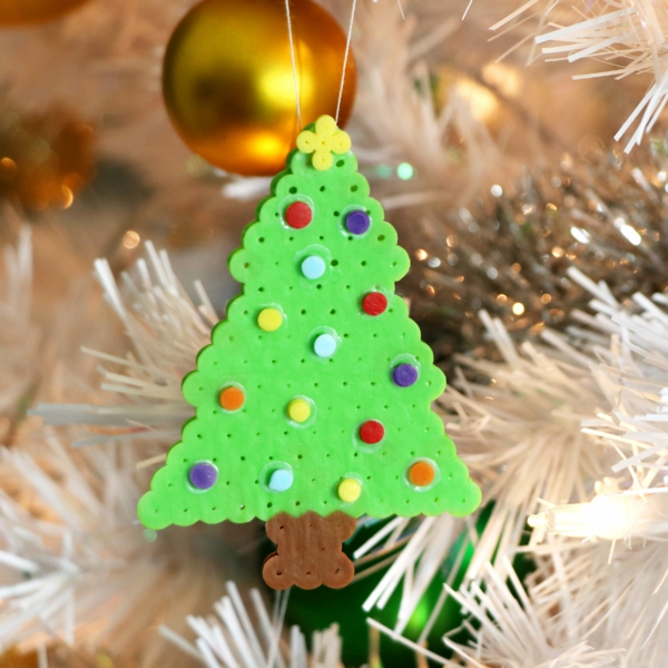 bricolage de noël ornement sapin en perles à repasser