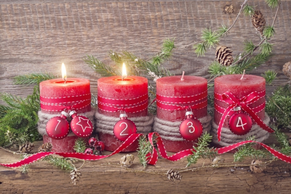 couronne de l'avent bougies corde ruban boules de sapin
