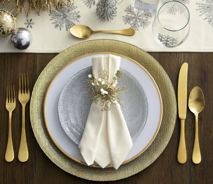 déco assiette de Noël avec serviette
