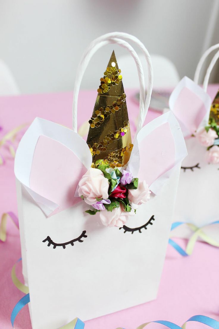 idée diy pour noël emballer un cadeau licorne