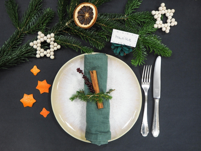 idée déco assiette de Noël cannelle