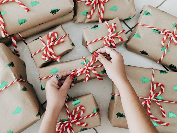 papier craft pour noël idée comment emballer un cadeau pour noël