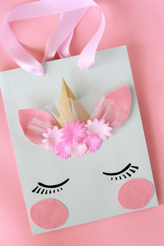 paquet cadeau petite fille licorne emballer un cadeau