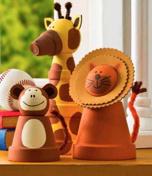 bricolage jardin avec des pots en terre cuite animaux sauvages