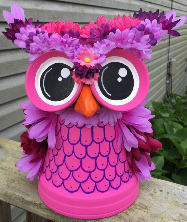 bricolage jardin avec des pots en terre cuite hibou