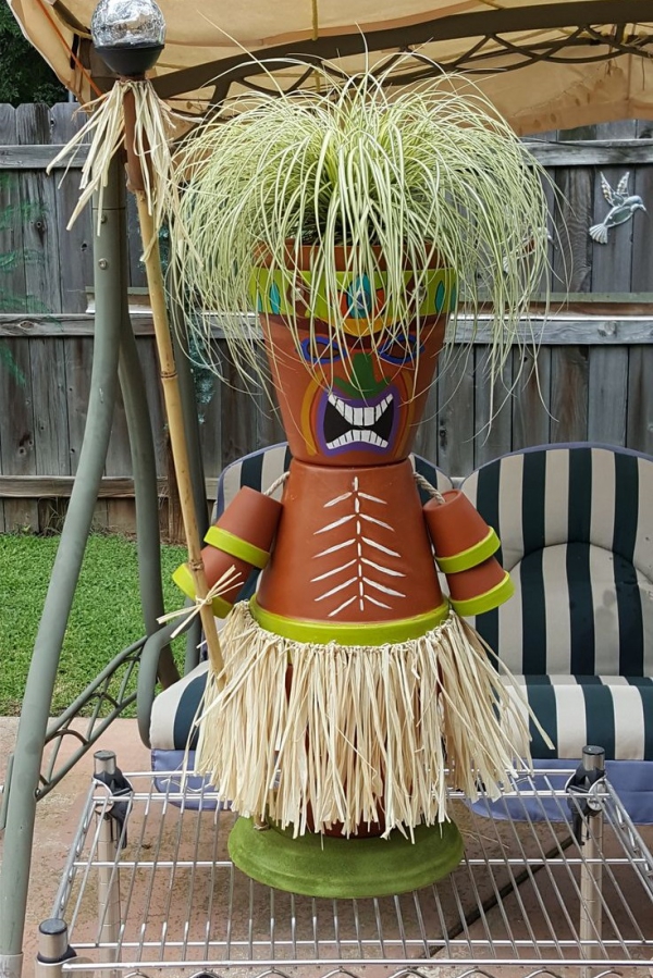 bricolage jardin avec des pots en terre cuite indigène