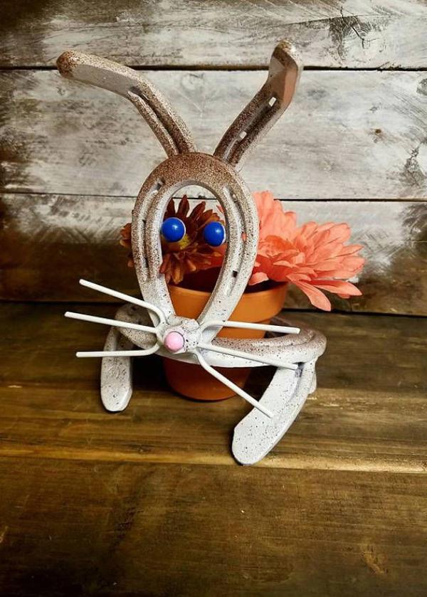 diy jardinière lapin à partir de fers à cheval diy déco fer à cheval jardinière lapin