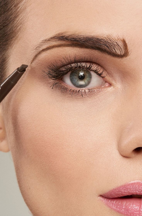 laminage sourcils suivre la ligne 