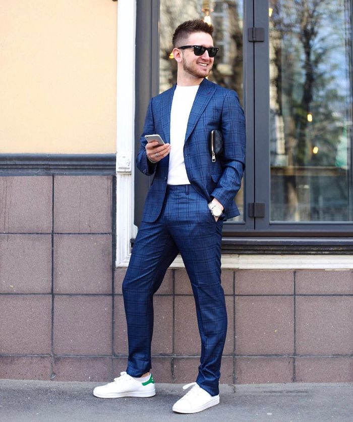 mode homme costum et baskets nettoyer des baskets blanches