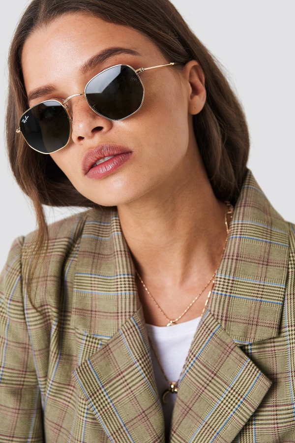 comment choisir ses lunettes de soleil tendance à porter cette année 