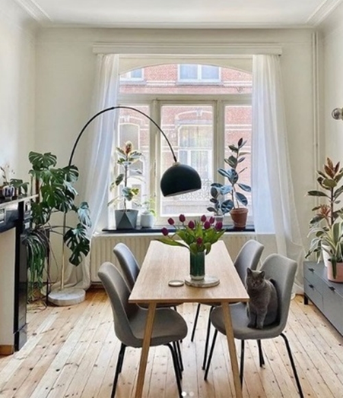 ameublement maison gris et beige équilibrés 