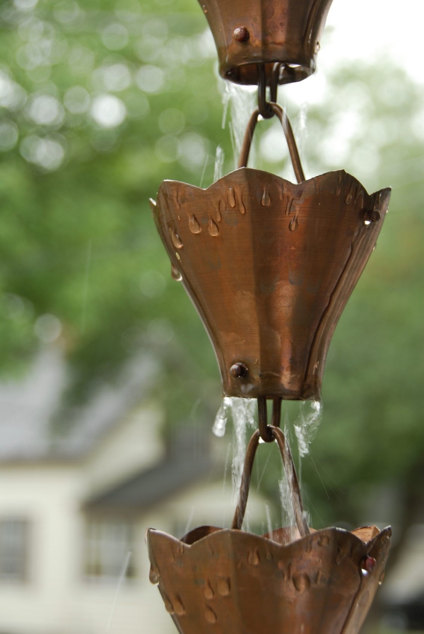 chaîne de pluie comme des couronnes 