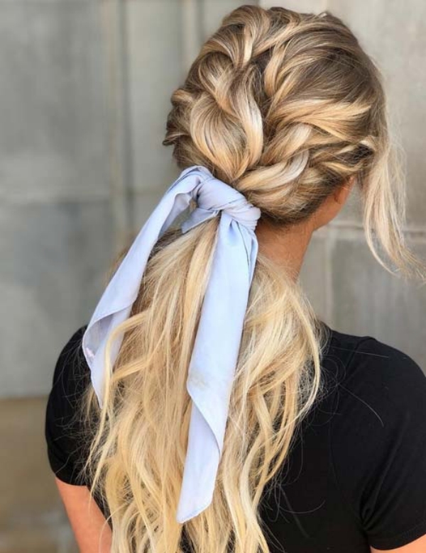 coiffure avec foulard torsade triple