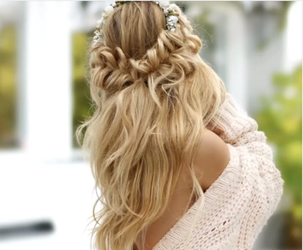coiffure avec tresse arranger autour de la tête 