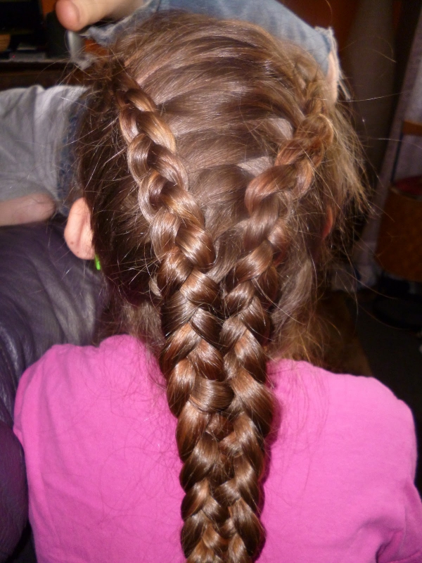 coiffure avec tresse pour une petite fille 