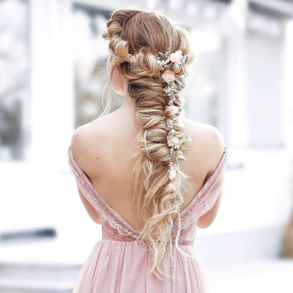 coiffure avec tresse quelques mèches 